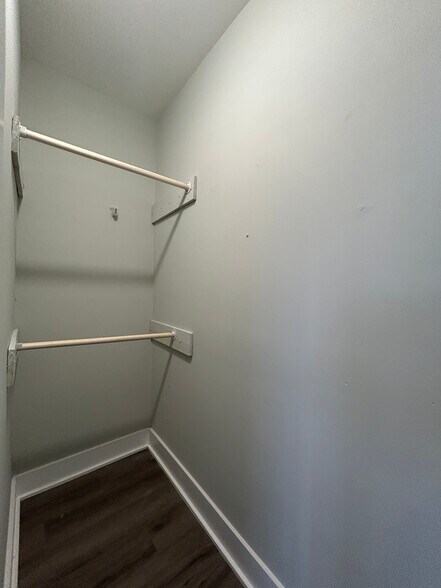 Building Photo - 725 Saint Johns Ave