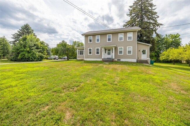 Building Photo - 757 Holt Rd