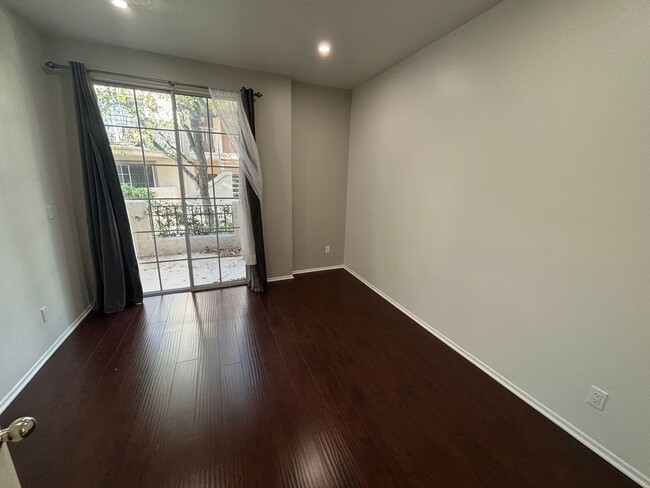 Building Photo - Charming 2-Bedroom Double Master Condo in ...