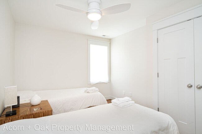 Building Photo - 3 br, 2.5 bath House - 910 Scout Dr