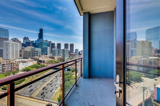 Building Photo - 740 W Fulton St