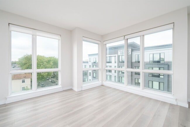 Building Photo - 16 Bennett St