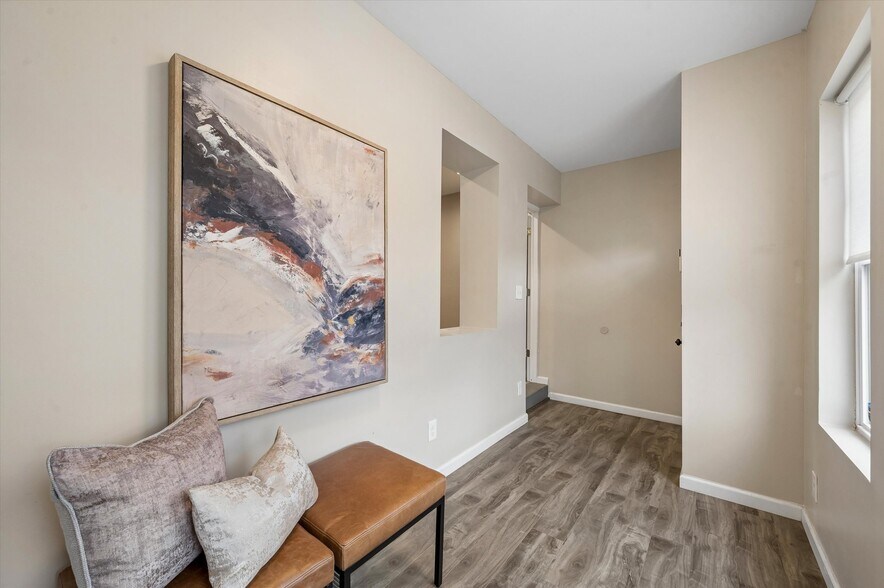 Building Photo - 743 S 52nd St