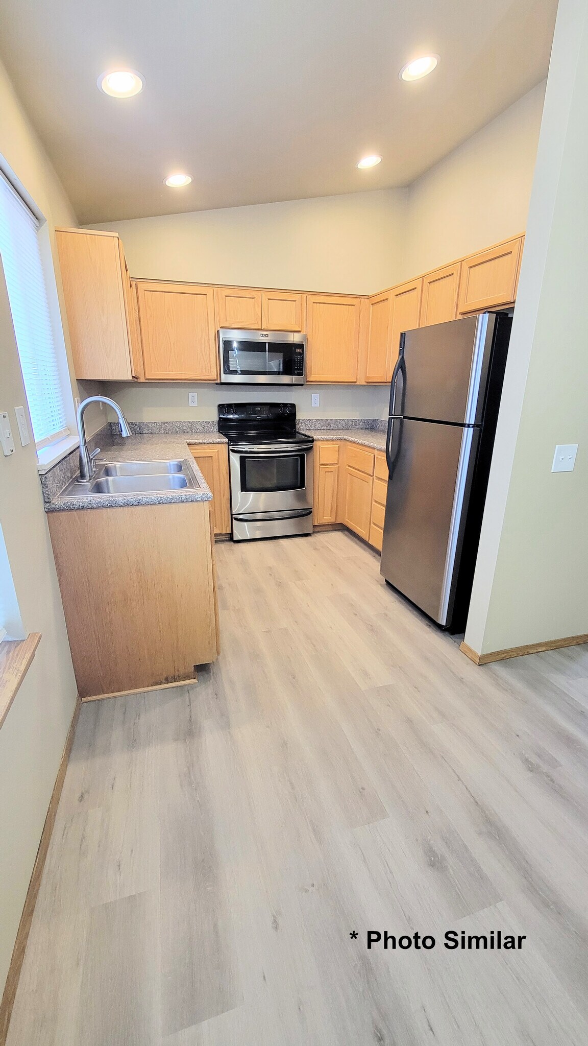 Building Photo - 213 S Dewey Ave