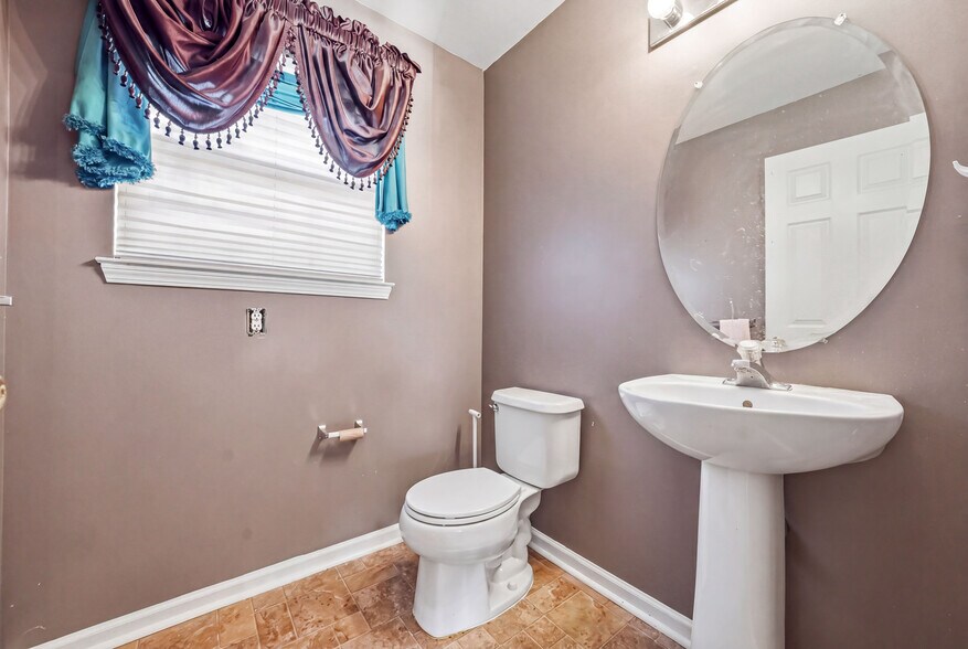 Building Photo - 327 Allens Ln