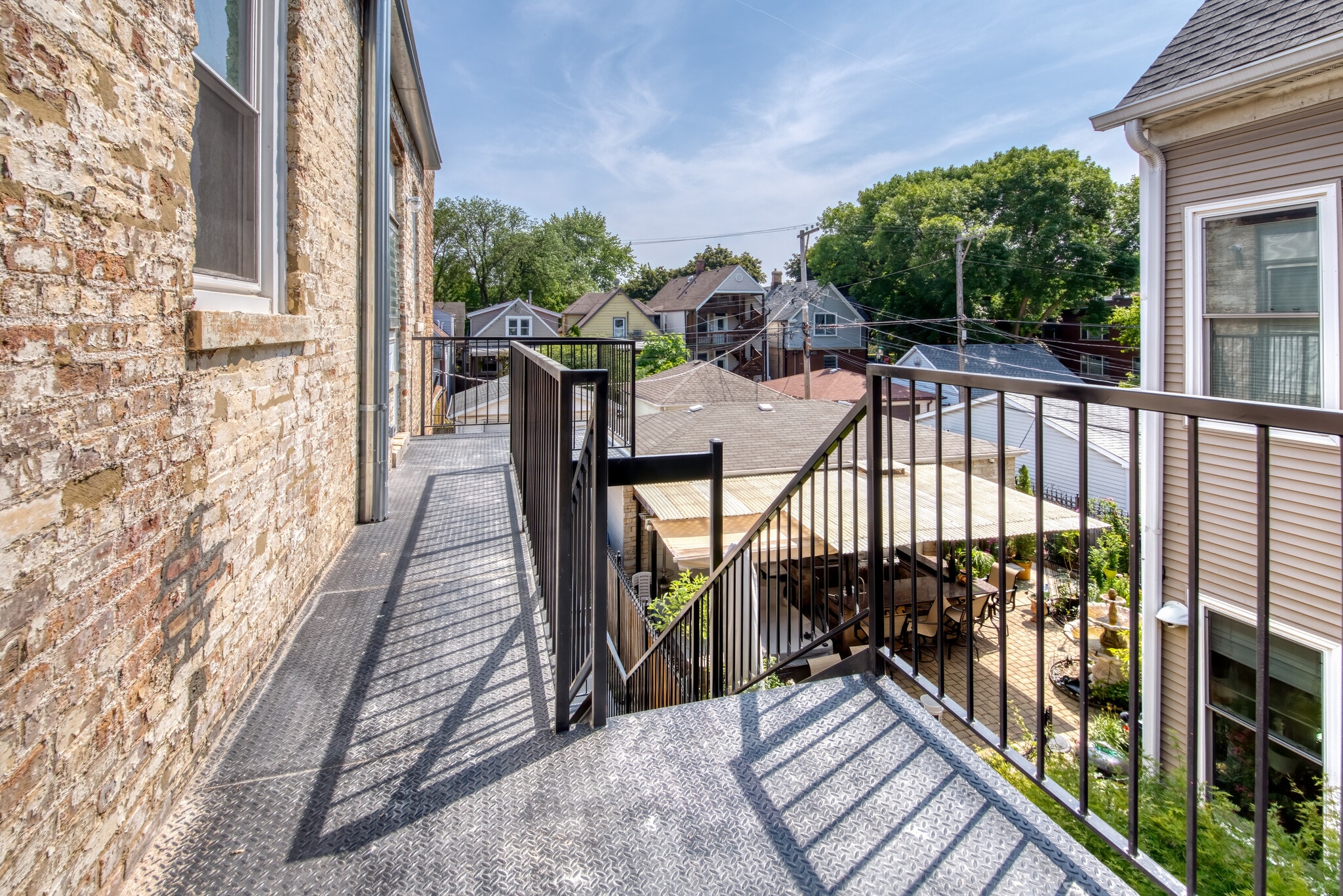 Building Photo - 1921 W Summerdale Ave