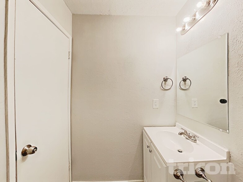 Building Photo - 7541 Christie Ln