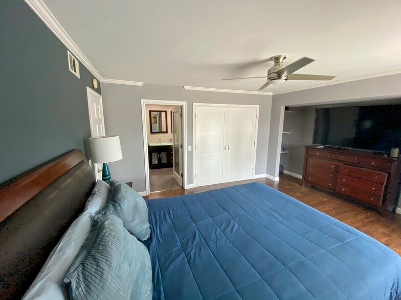 Master - 7505 Hampton Ave