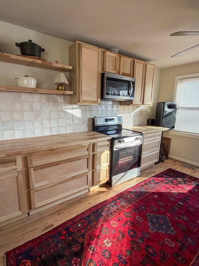 Building Photo - 204 Blanchard Pl