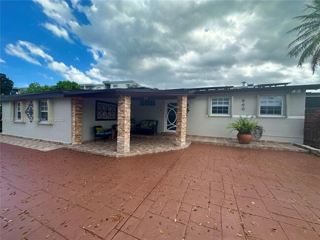 Building Photo - 660 W 70 Pl