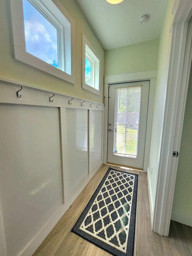 Building Photo - Perfect Blend of Comfort