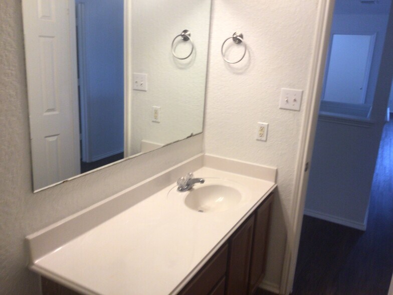 Building Photo - 715 Rodeo Ranch