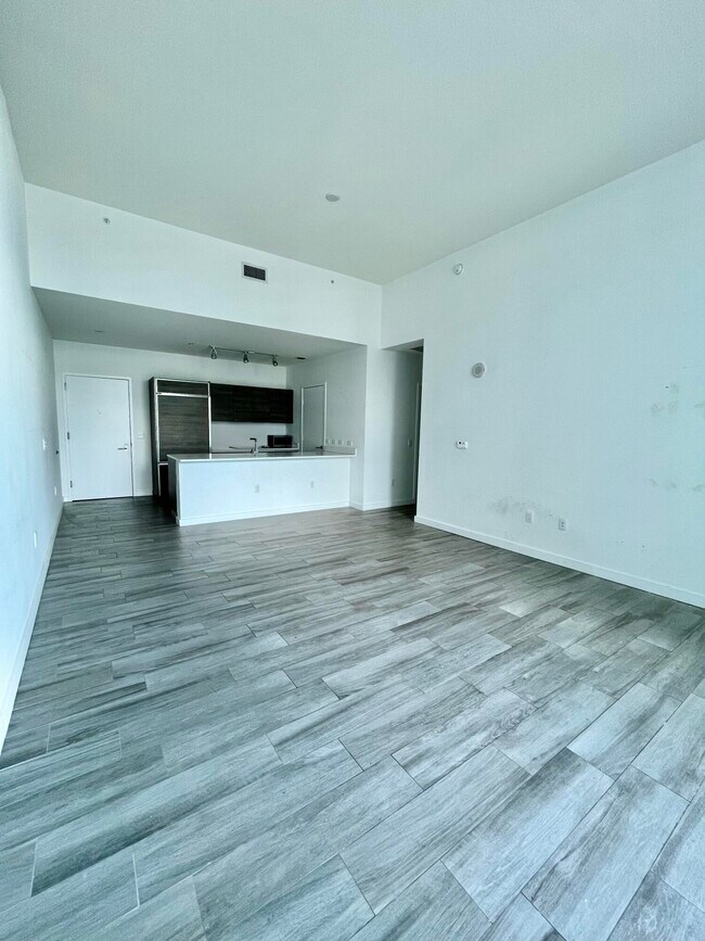 Building Photo - 1100 S Miami Ave