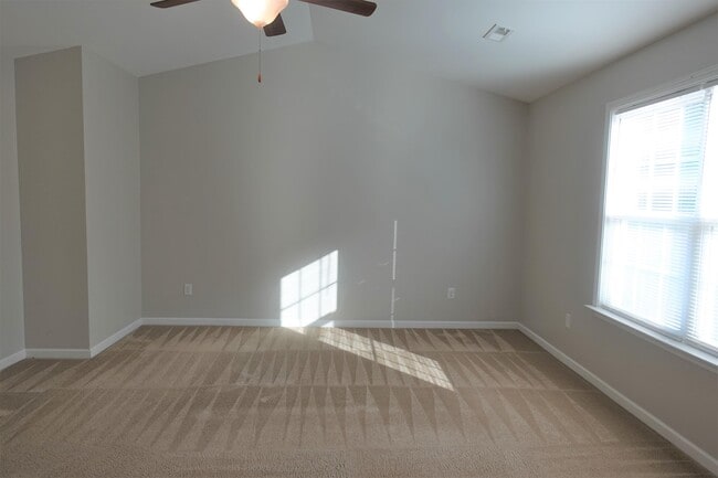 Building Photo - 1002 Whirlaway Cir