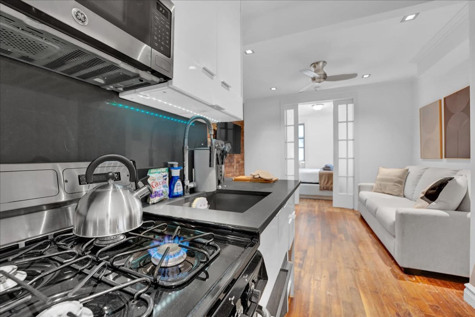 Building Photo - 52 Barrow St