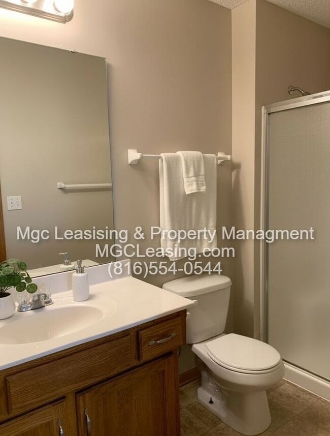 Building Photo - Spacious Duplex Living in Lee’s Summit—Two Living Areas & Garage - $500 Rent Credit ask me how!