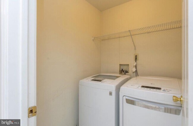 Building Photo - 105 Farrington Ct