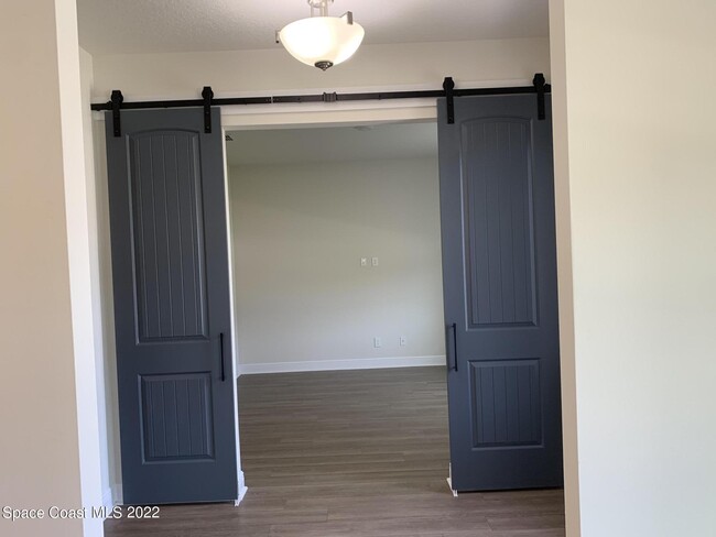 Building Photo - 1893 Killian Dr