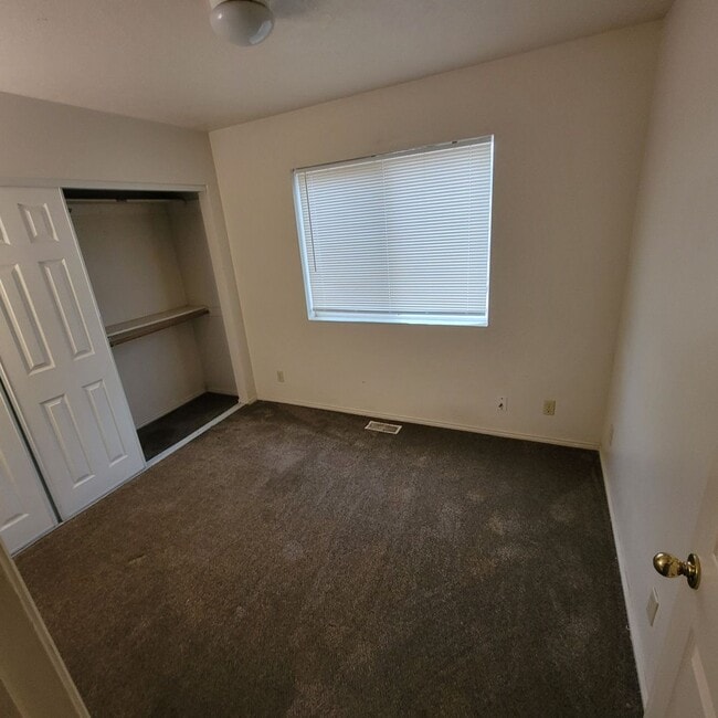 Building Photo - Charming Duplex in Cedar City