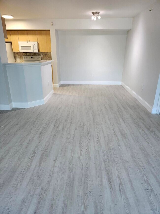 Building Photo - 505 Villa Cir