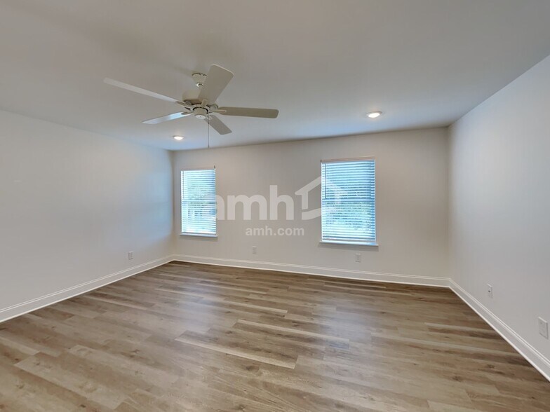 Building Photo - 56 Pointe Dr