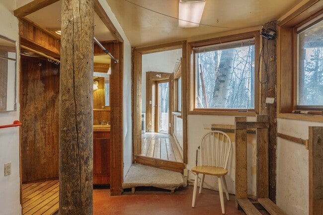 Building Photo - Cozy 2 Bedroom, 1 Bath, With a great Location!