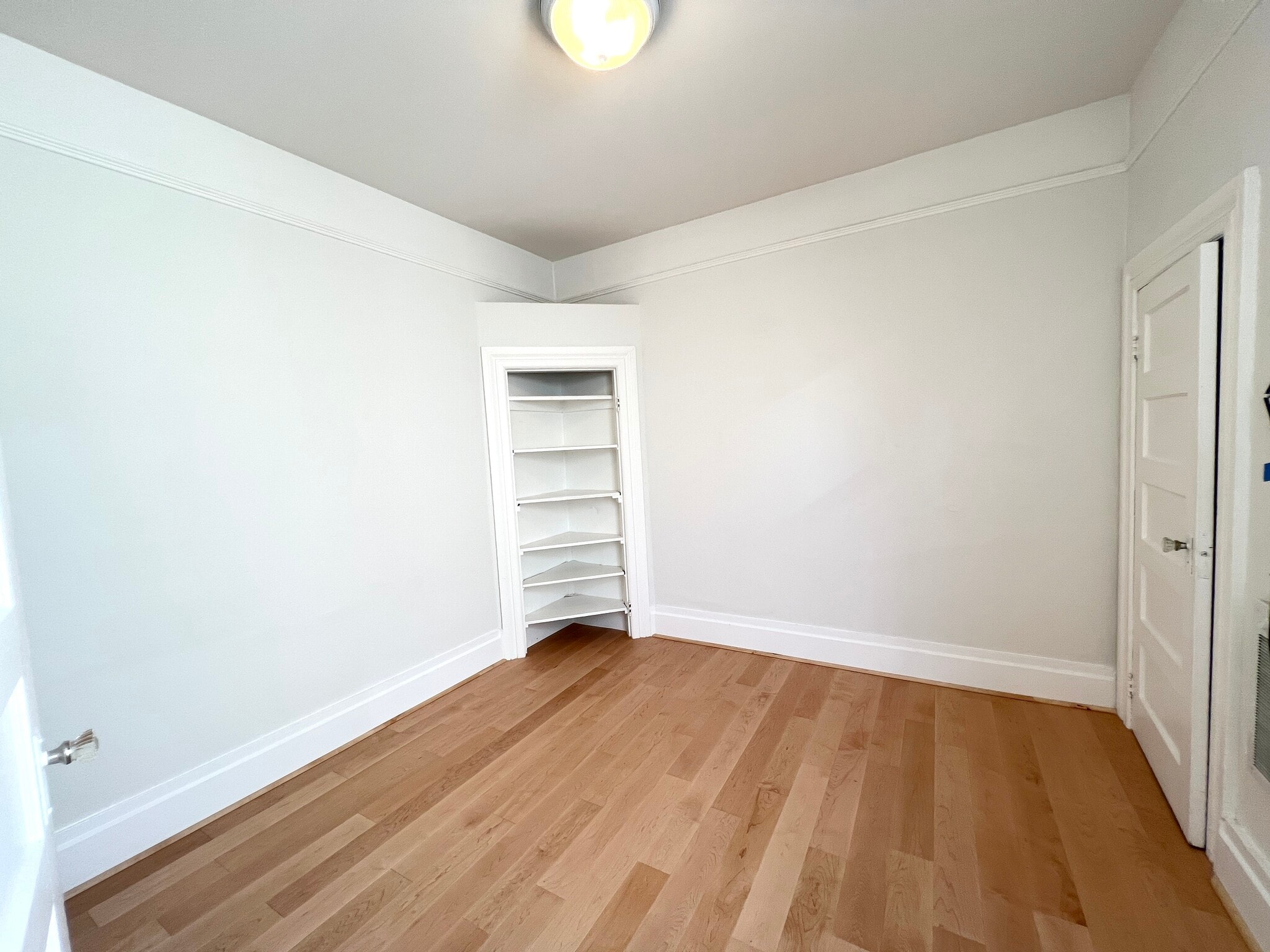 Building Photo - 44A Varennes St