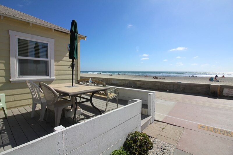 Building Photo - 3829 Ocean Front Walk