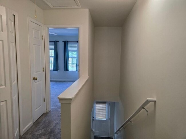 Building Photo - 1563 Cove Creek Cir