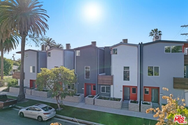 Building Photo - 857 N Detroit St