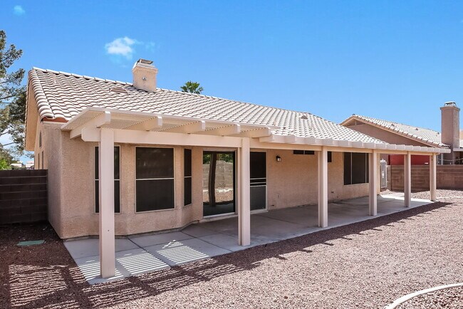 Building Photo - 4141 Oak Bay