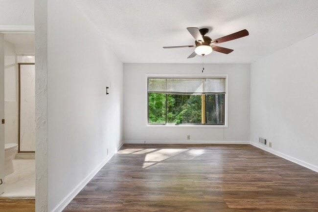 Building Photo - 1000 Muirfield Dr NE