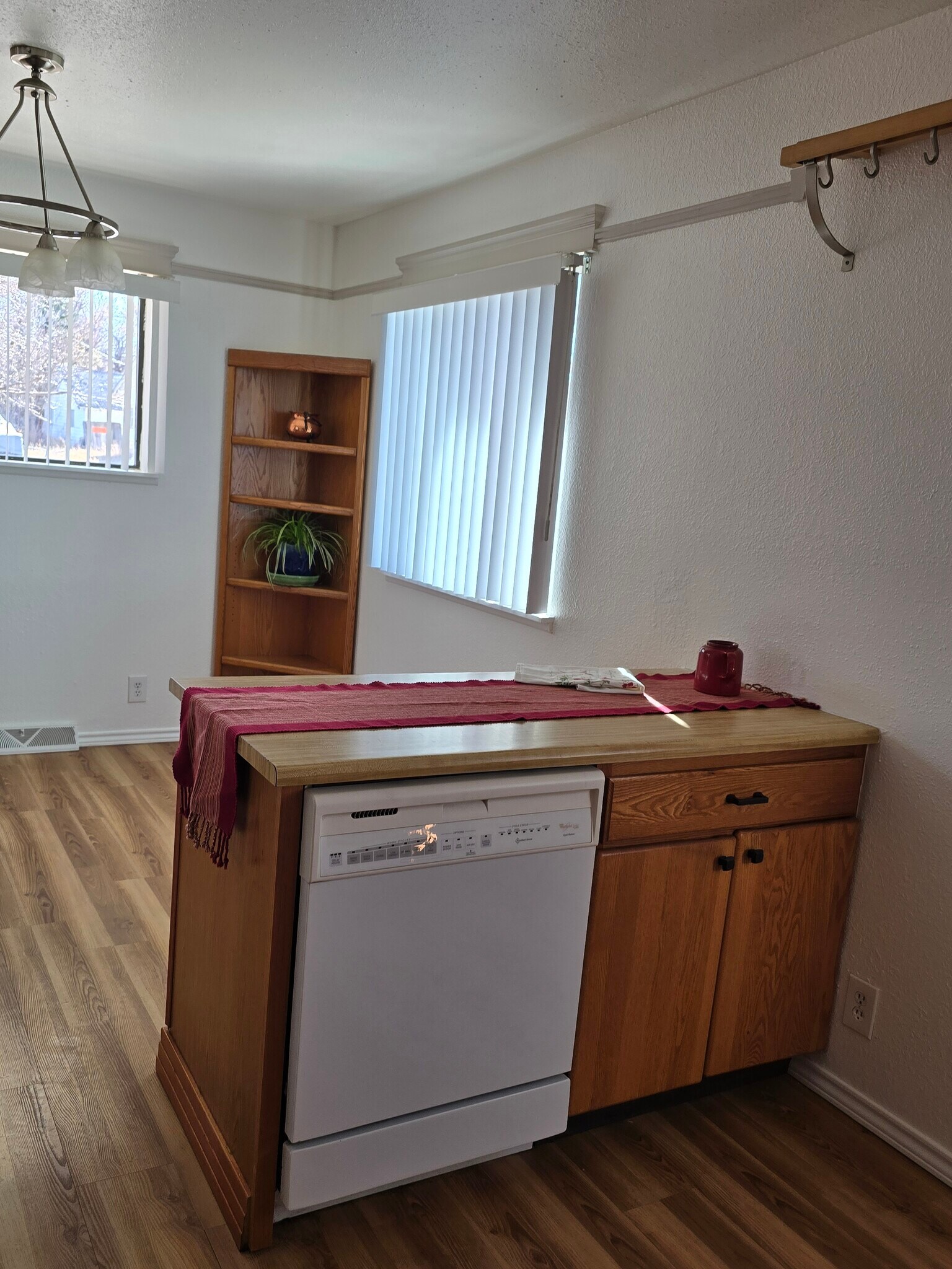 Island dishwasher - 12103 Viewpoint Dr