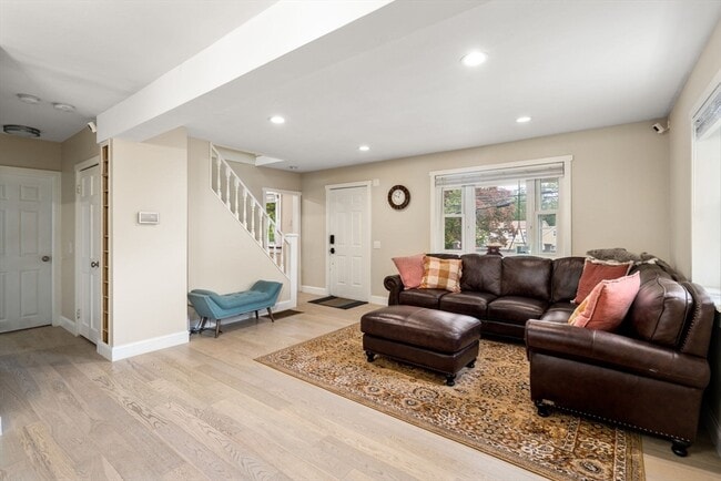 Building Photo - 63 Pine St