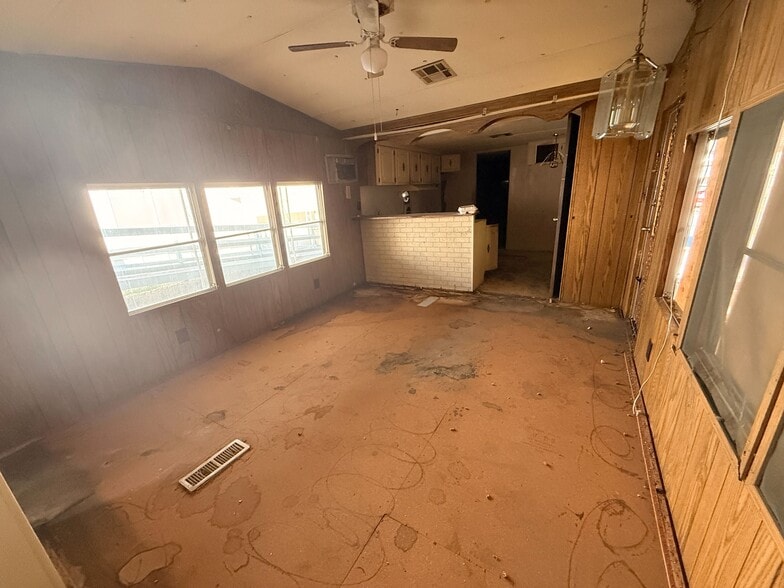 Building Photo - 3601 E Wyoming Ave