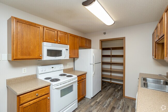 2BR, 1BA - 1020SF - Kitchen - Eastern Hills Apartments
