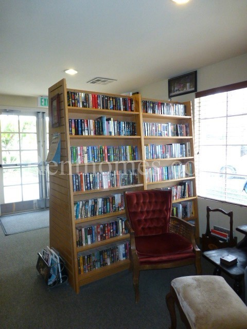 Building Photo - Mission Valley, 2220 Camino De La Reina #213 - Great Location Close to All!