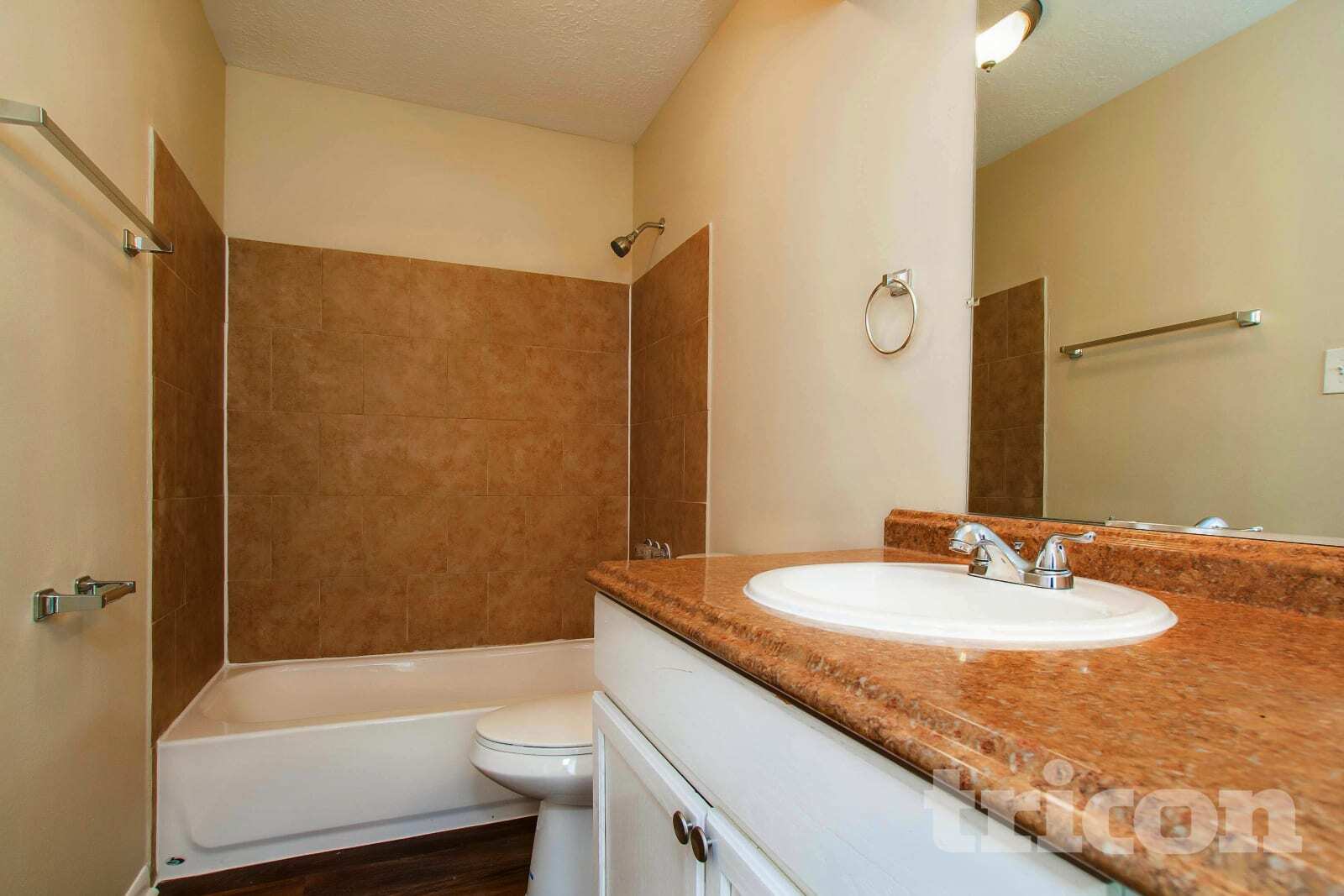 Building Photo - 3623 Village Grove Dr