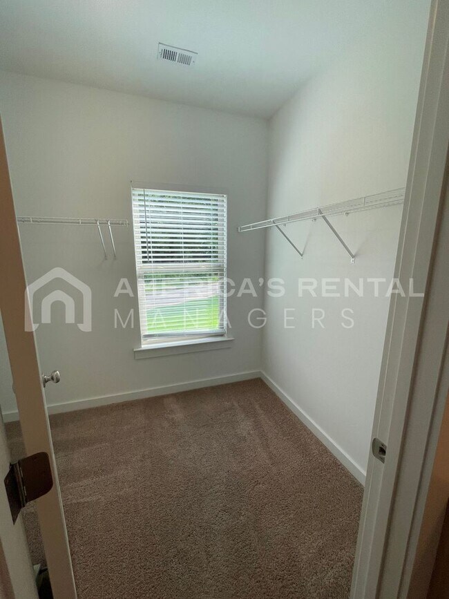 Building Photo - Home for Rent in Weaver, AL!!! Available to View Now!!!