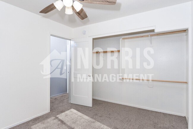 Building Photo - Great Home Located in Town with a Pool