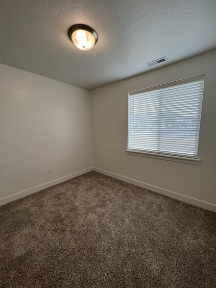 Building Photo - 684 N 380 W