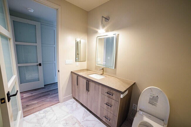 Building Photo - Rhine House Lofts