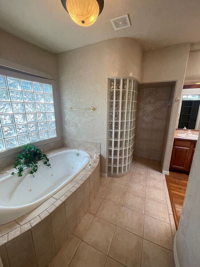 Building Photo - Gorgeous Home in Sonoma Ranch off Golf Club Rd!