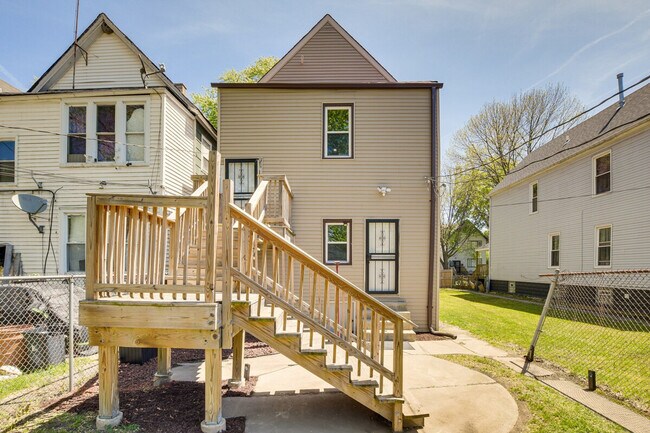 Building Photo - 7638 S Drexel Ave