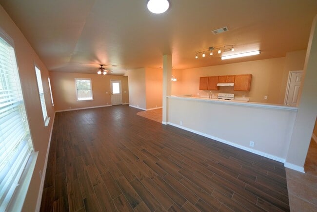 Building Photo - Immaculately upgraded and maintained home now available in Cibolo! Realtor Commission: $550