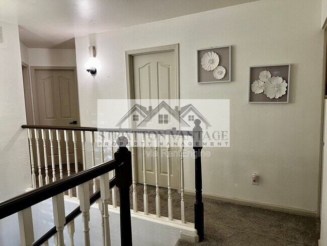 Building Photo - 4682 W Oakland St