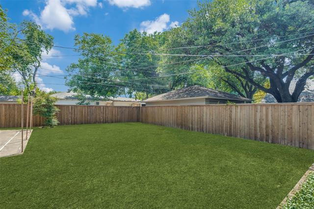 Building Photo - 9222 Livenshire Dr