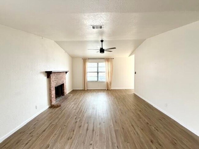 Building Photo - 1410 Chapel Creek Rd