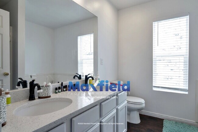 Building Photo - REFRESHED 5-Bedroom Home in Desirable Draper - Pet Friendly - NEW CARPET UPSTAIRS | Refreshed kit...