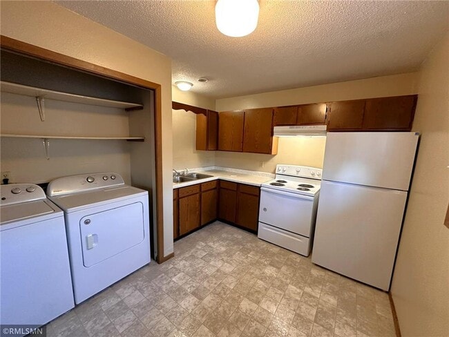 Building Photo - 1380 Heritage Dr